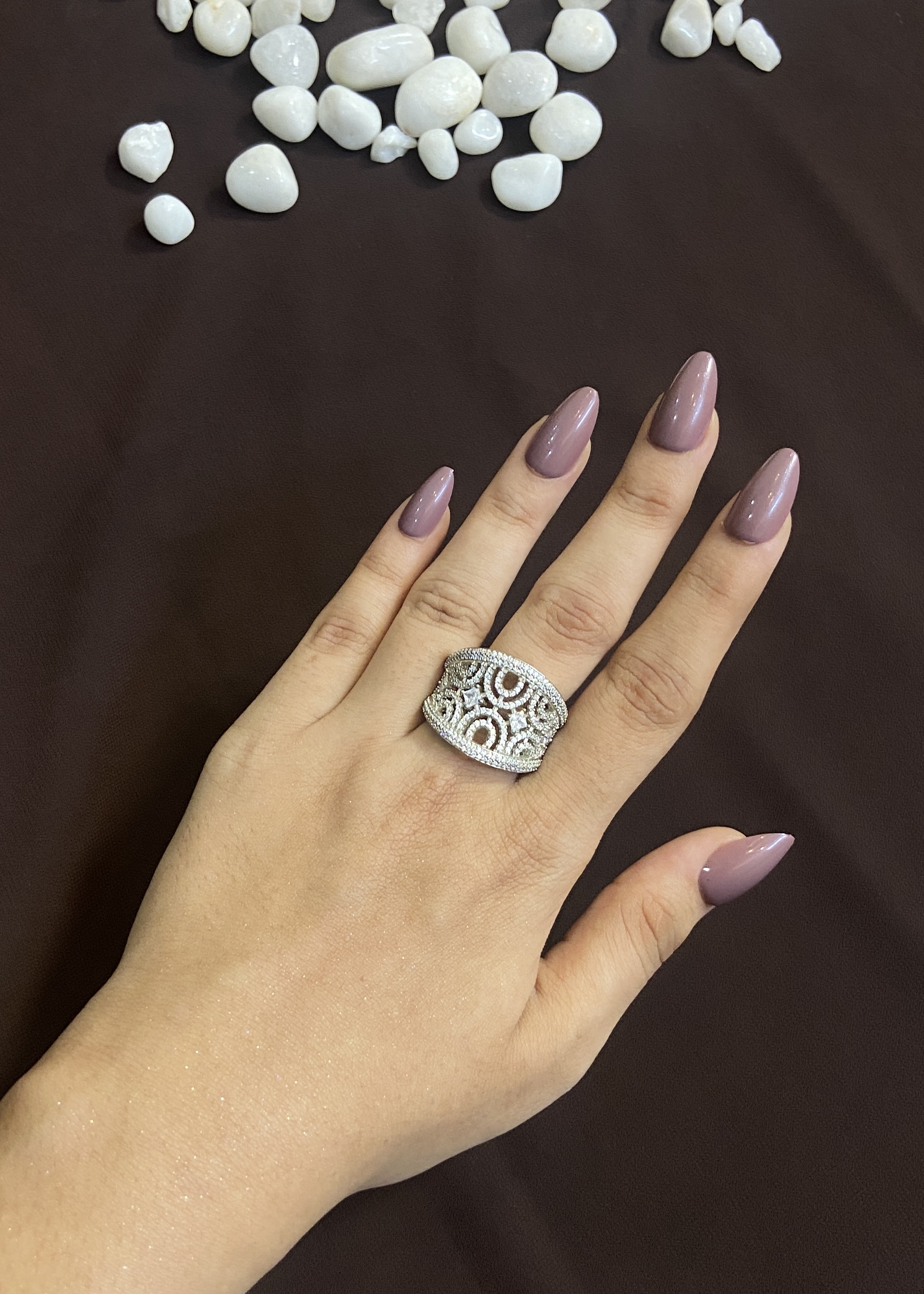 DESIRE DESIGN RING WITH CENTRE ELEGANT DIAMOND