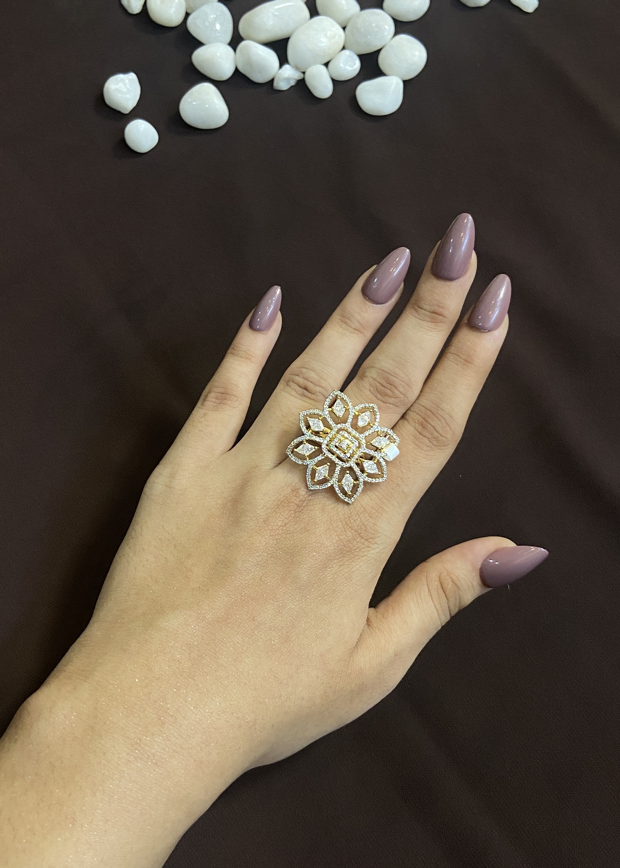 CLASSY & ELEGANT FLORAL DESIGN DIAMOND RING