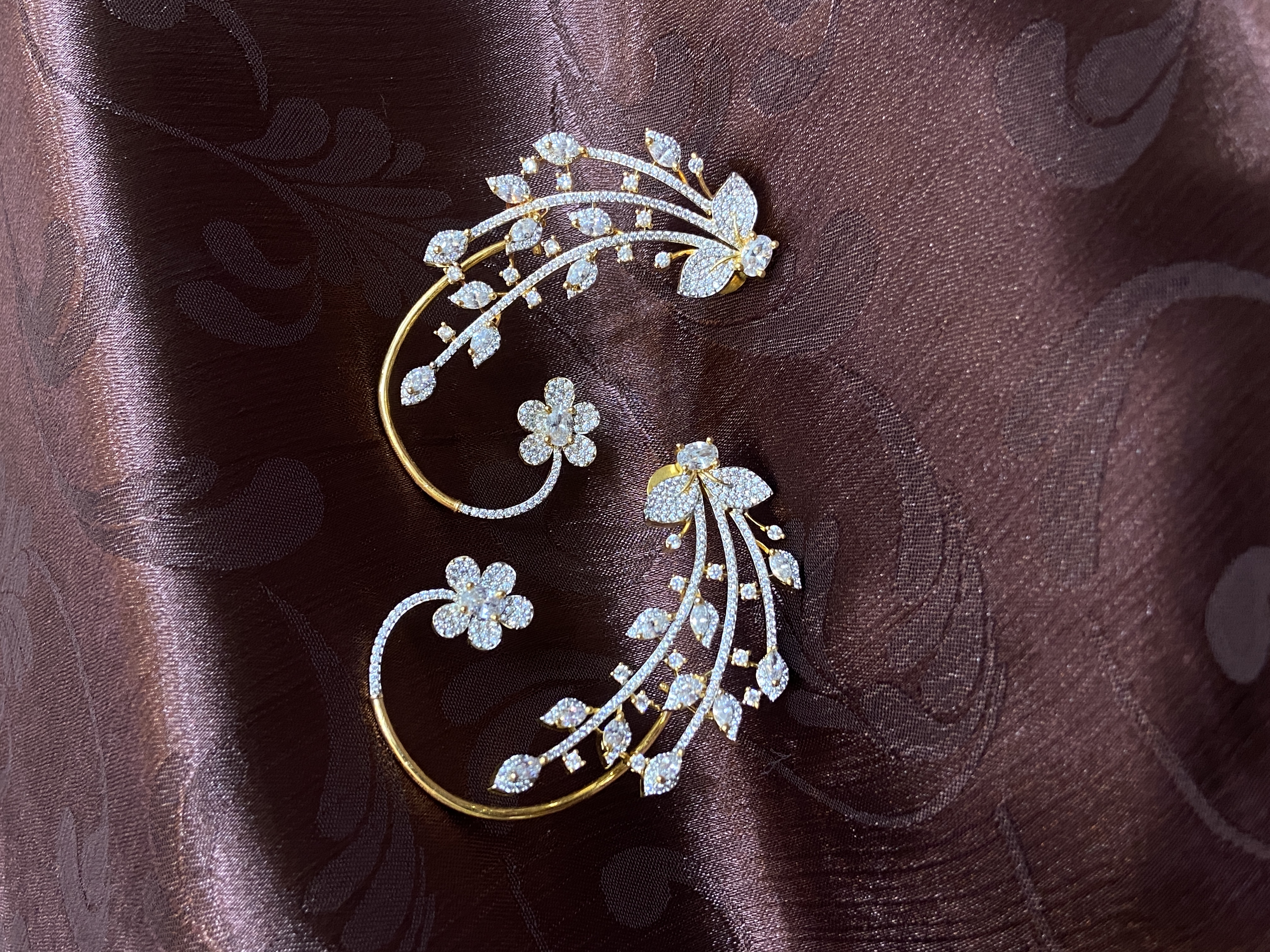 FLOWER BLOOM SILVER & GOLDEN DIAMONDS EARCUFF