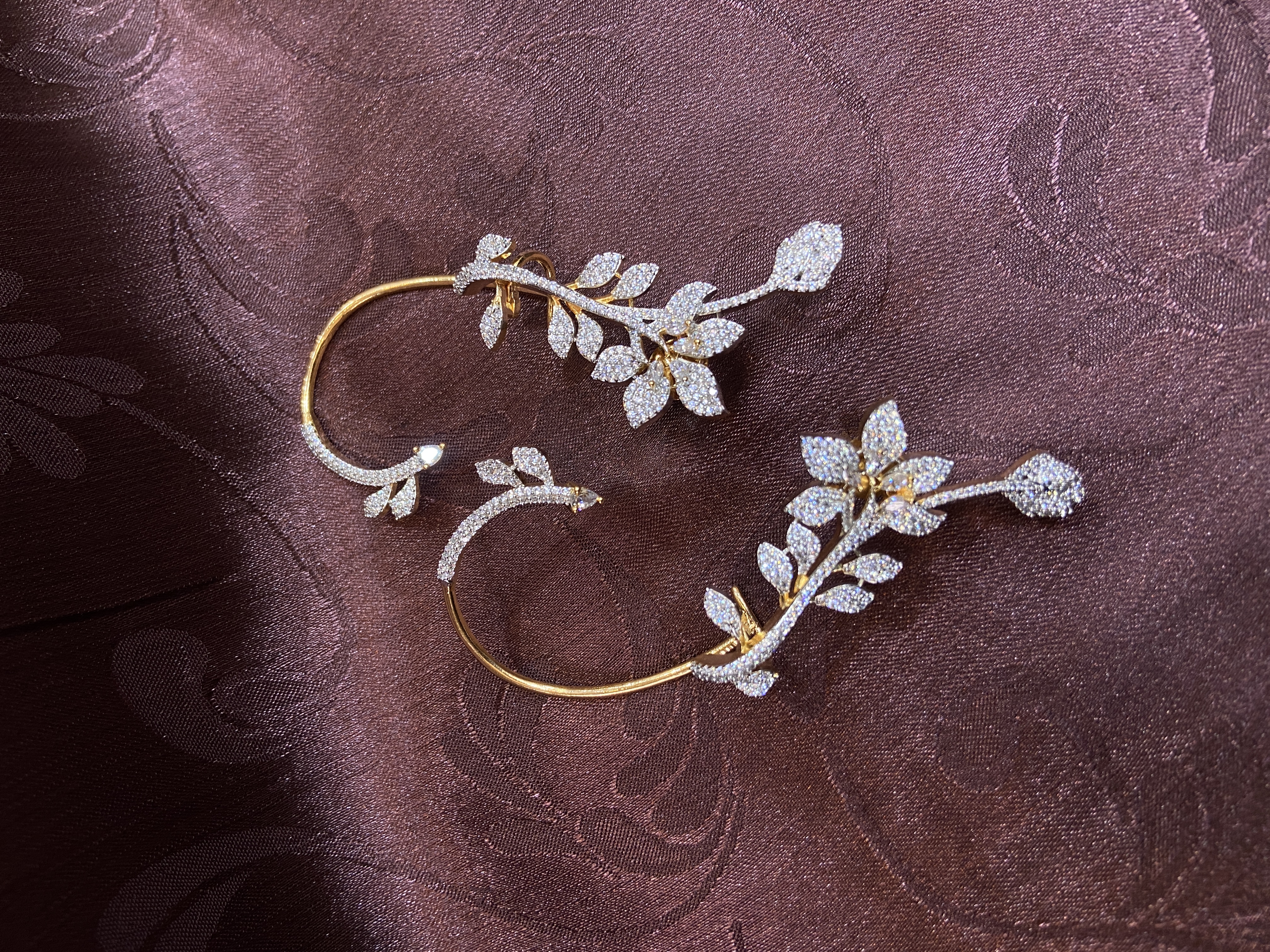 ELEGANT GOLD PLATED DIAMOND EARCUFF