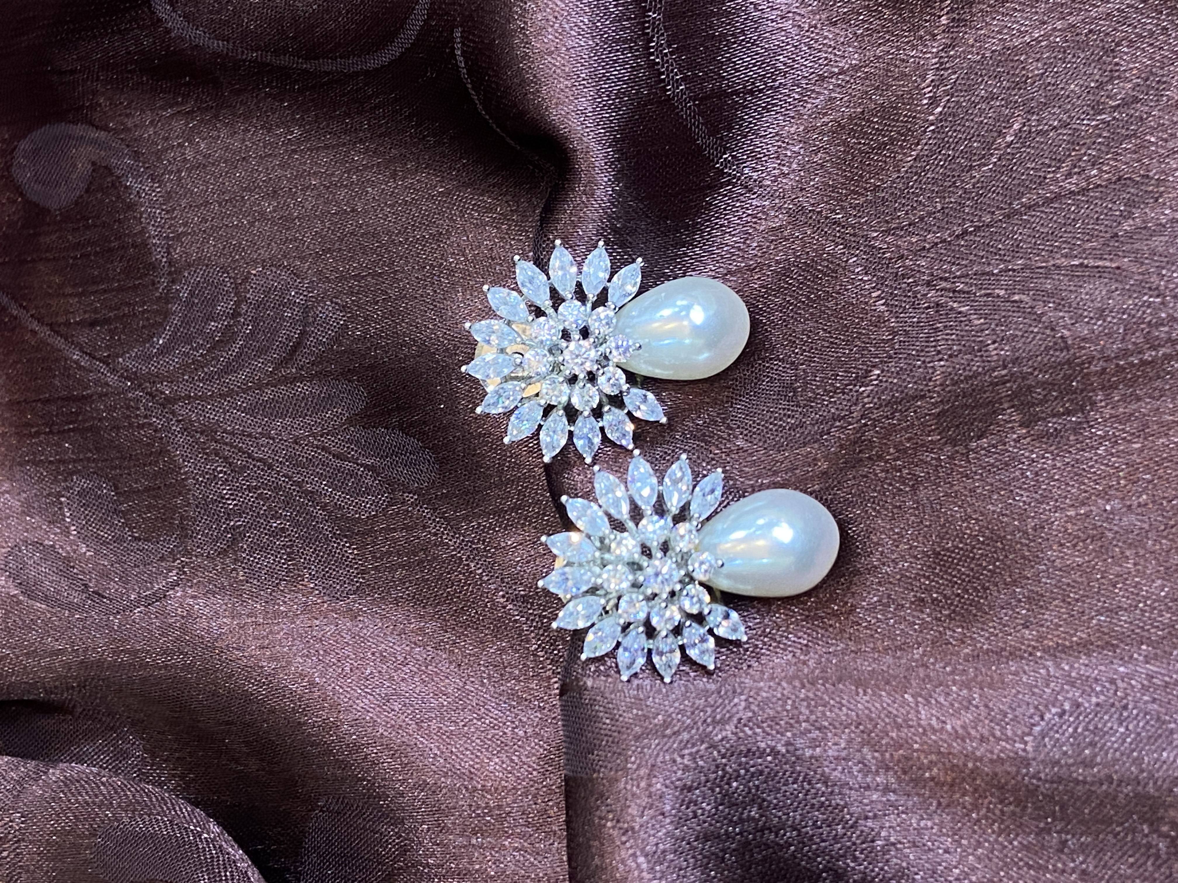 STAR BURST DIAMONDS WITH PEARL TOPS
