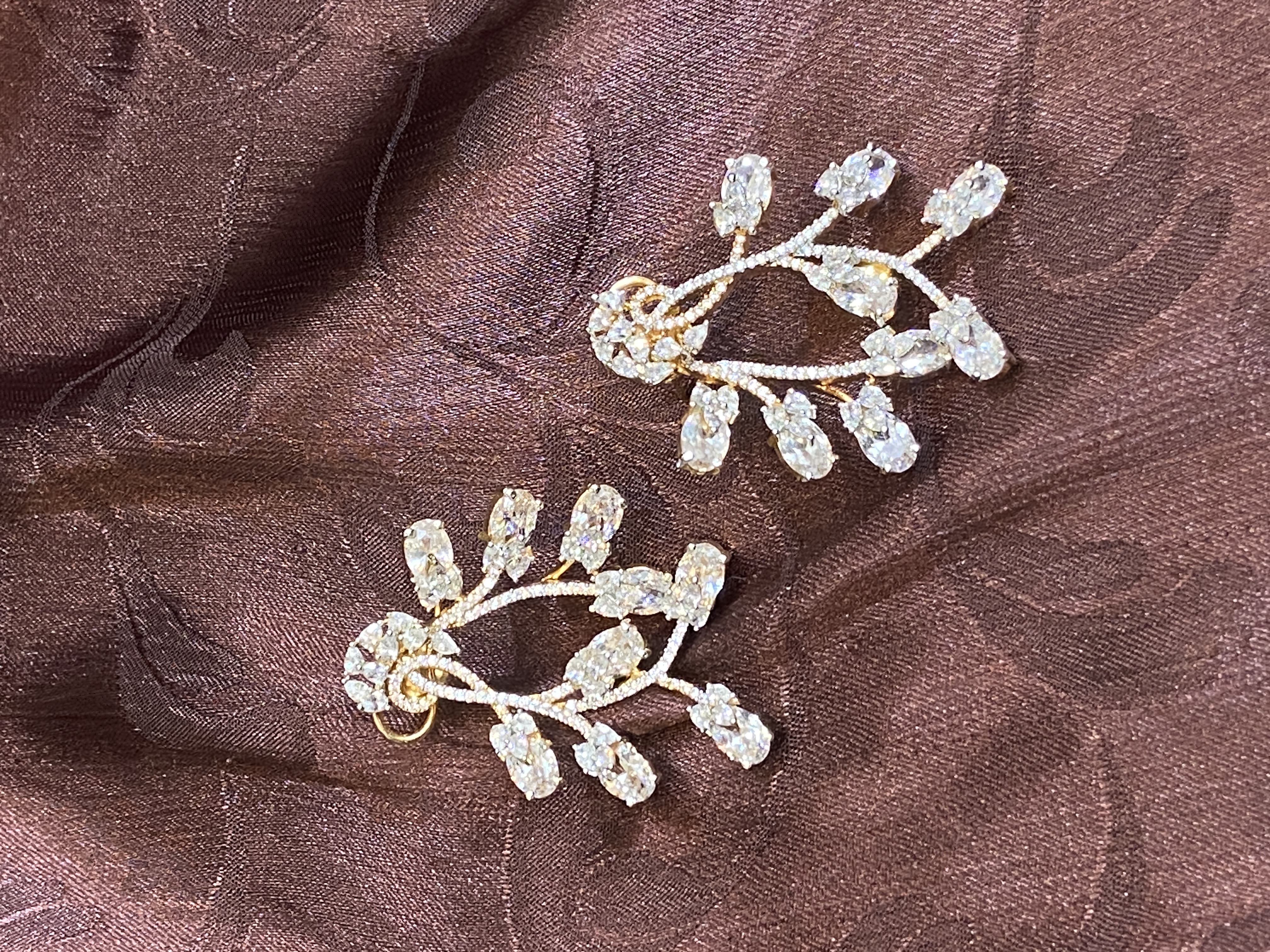 ELEGANT DIAMOND END LINE EARRINGS
