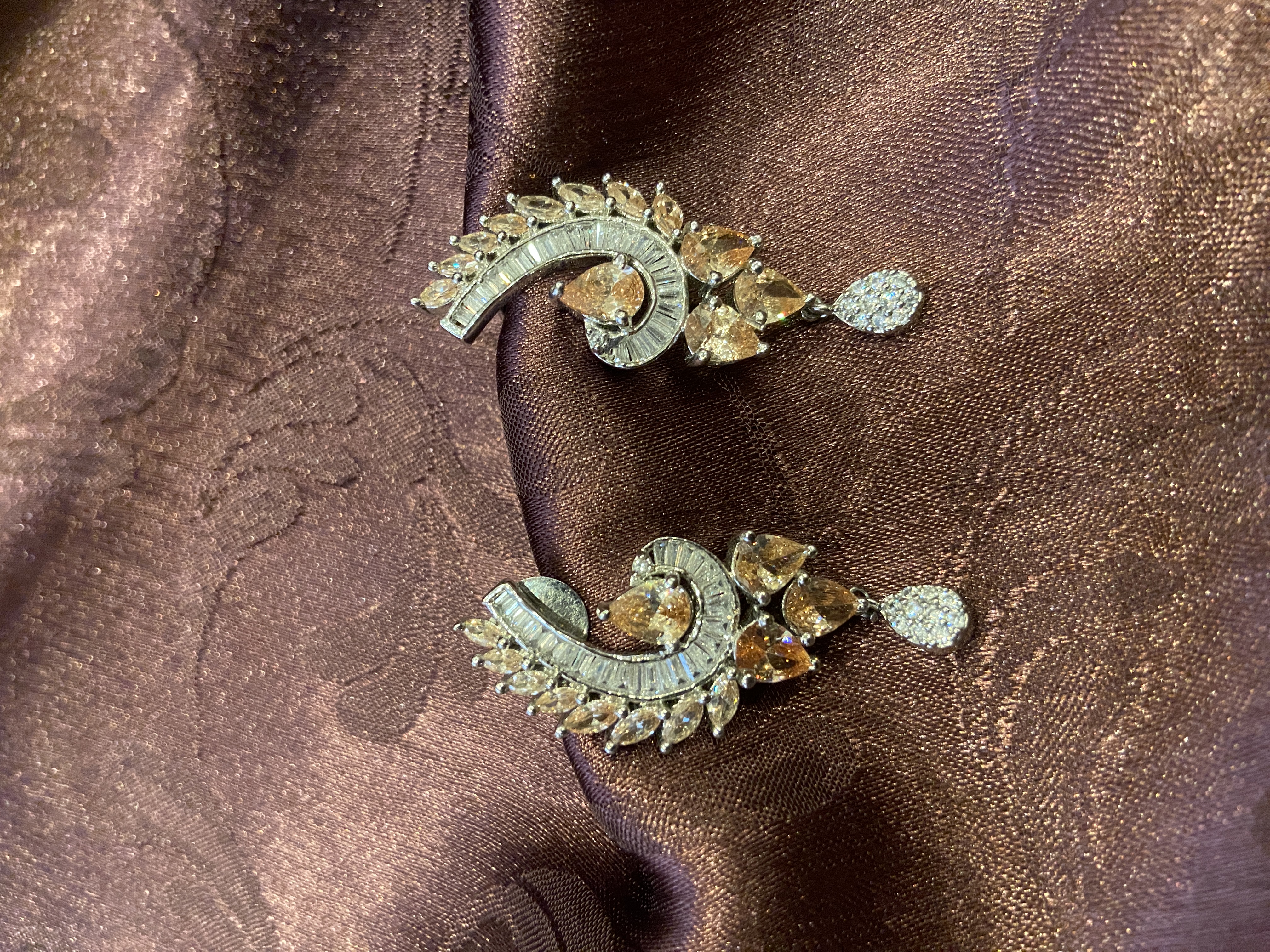 TOPAZ STONE WITH DIAMOND TOPS