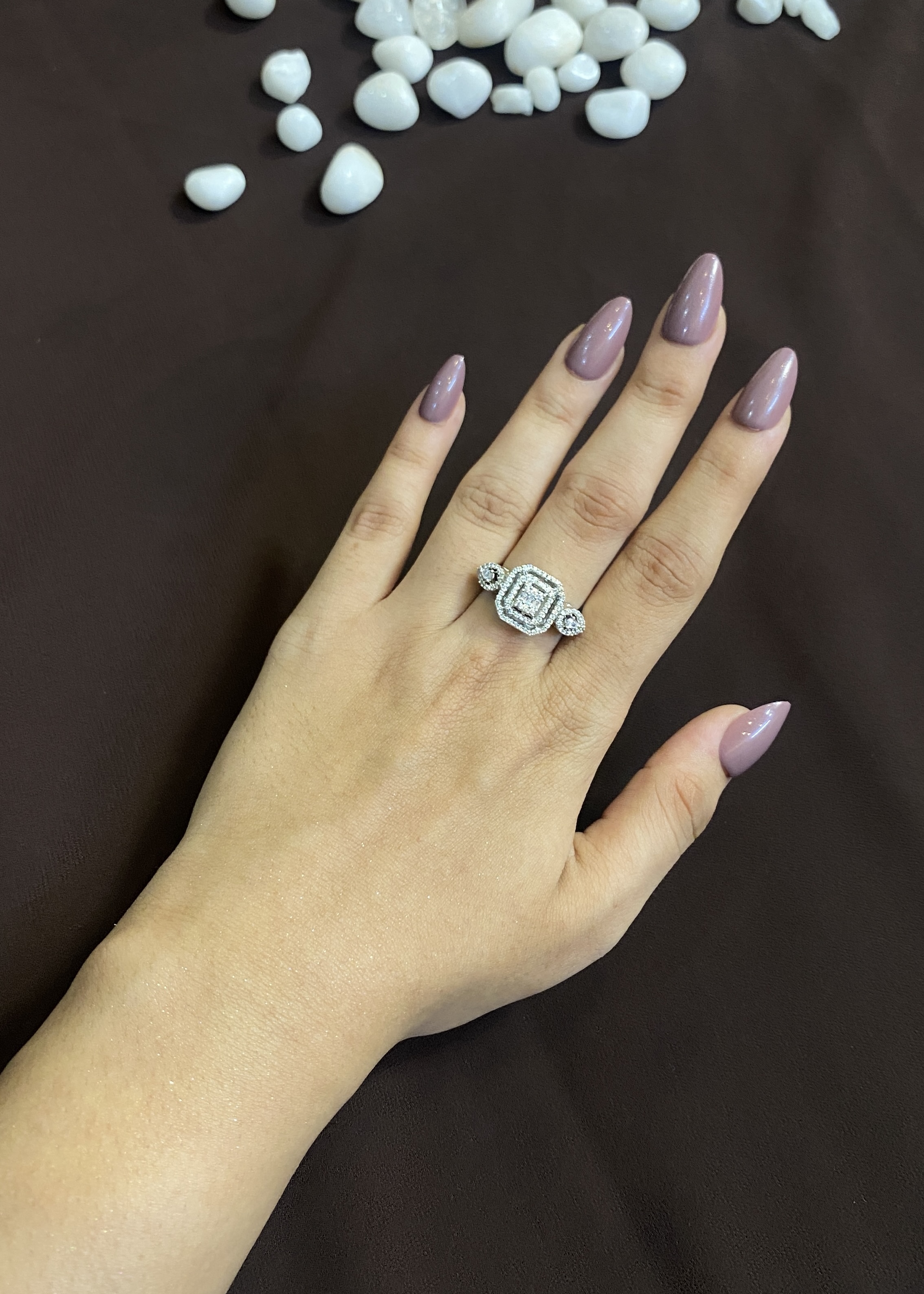 SOLITAIRE DIAMOND WITH SIDE PEAR STONES RING