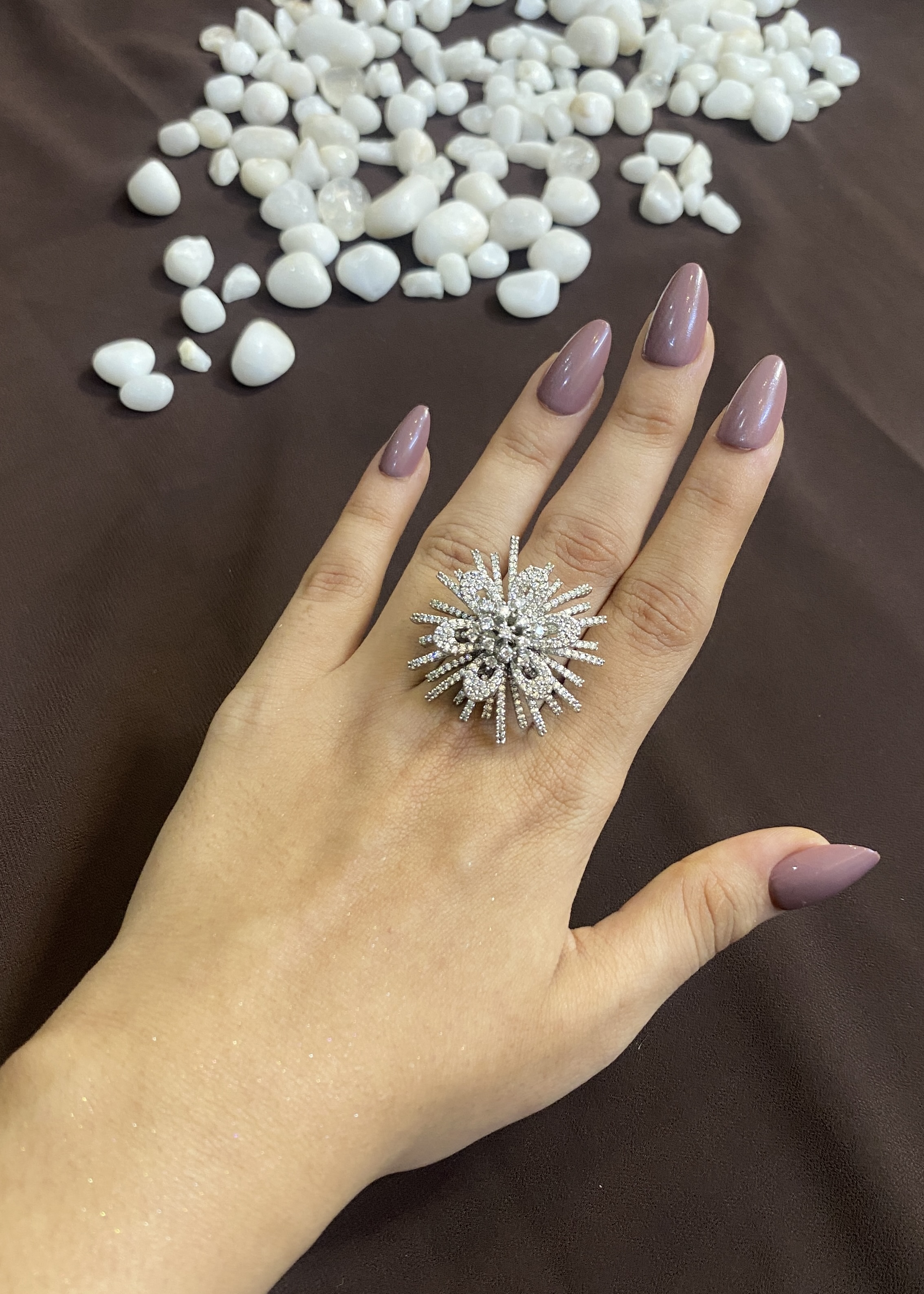 FLORAL DESIGNED RING WITH SPARKING DIAMOND LINE