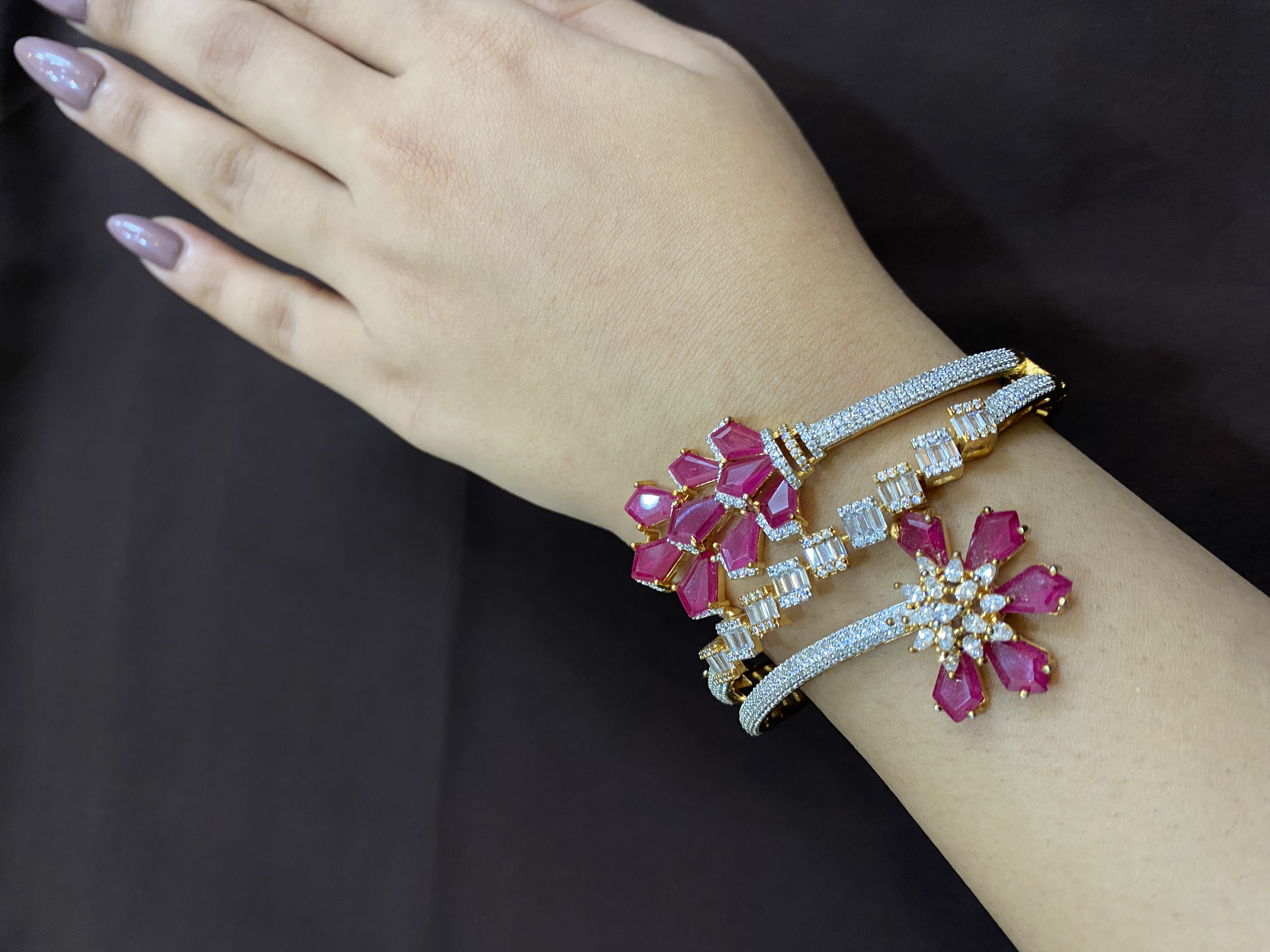 RUBY STONE TWIST BRACELET WITH WHITE DIAMONDS