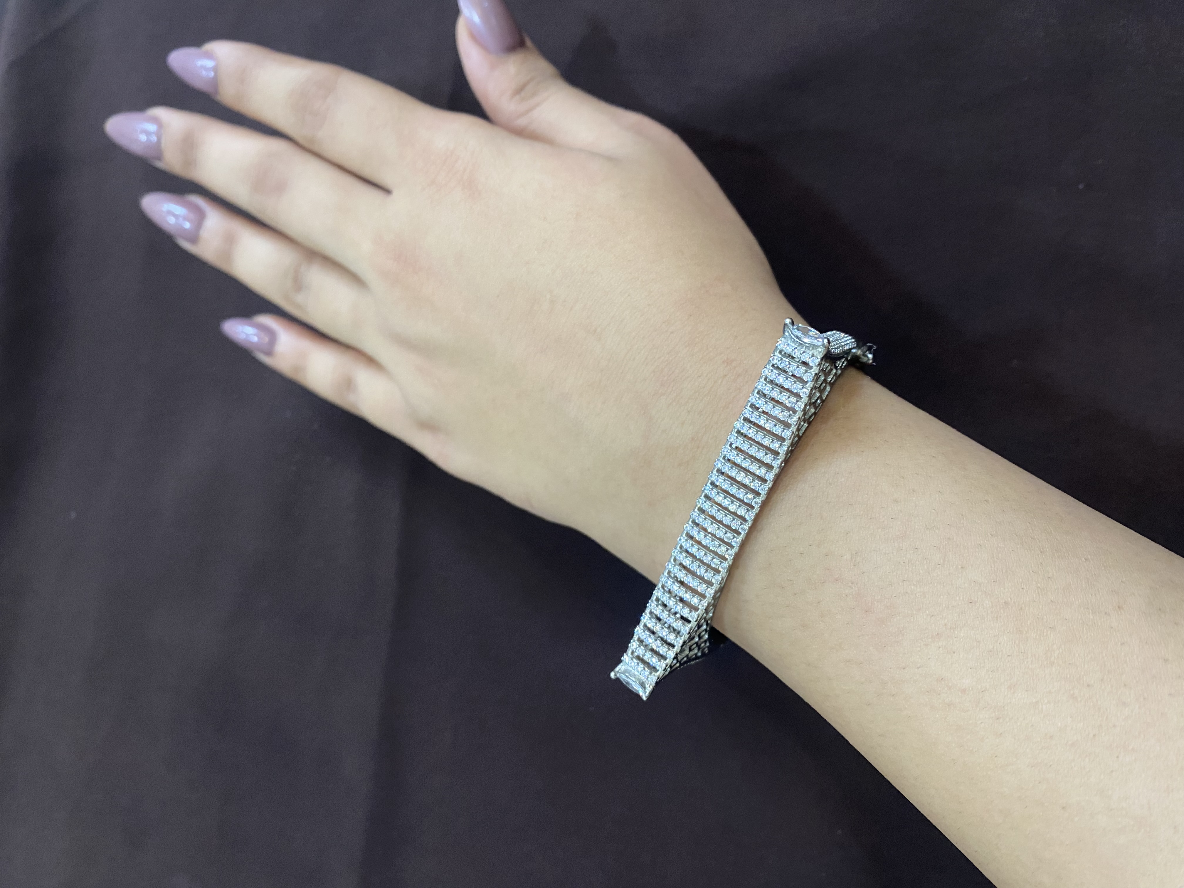 DIAMOND STYLING LINE DESIGN BRACELET