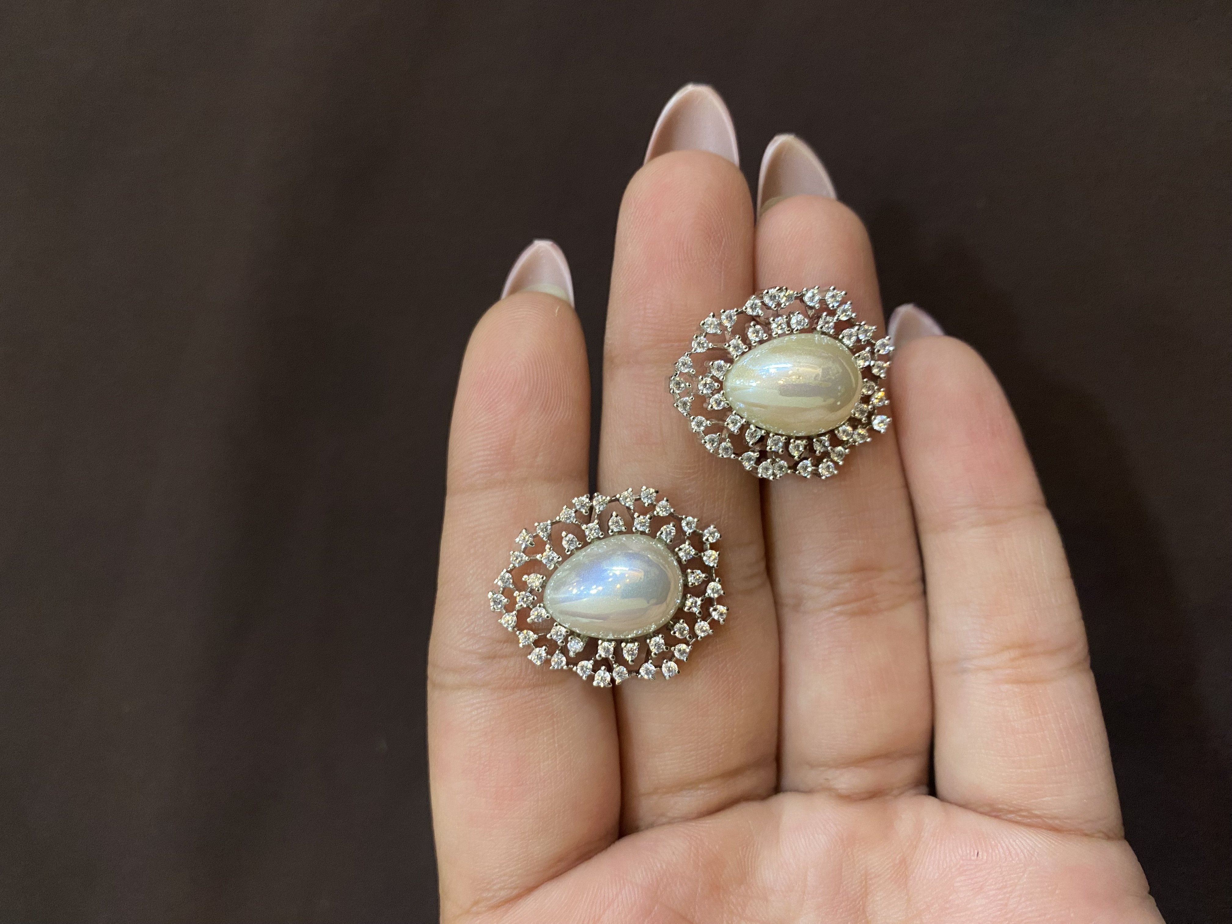 PEAR DESIGN DIAMONDS WITH PEARL IN CENTRE TOPS