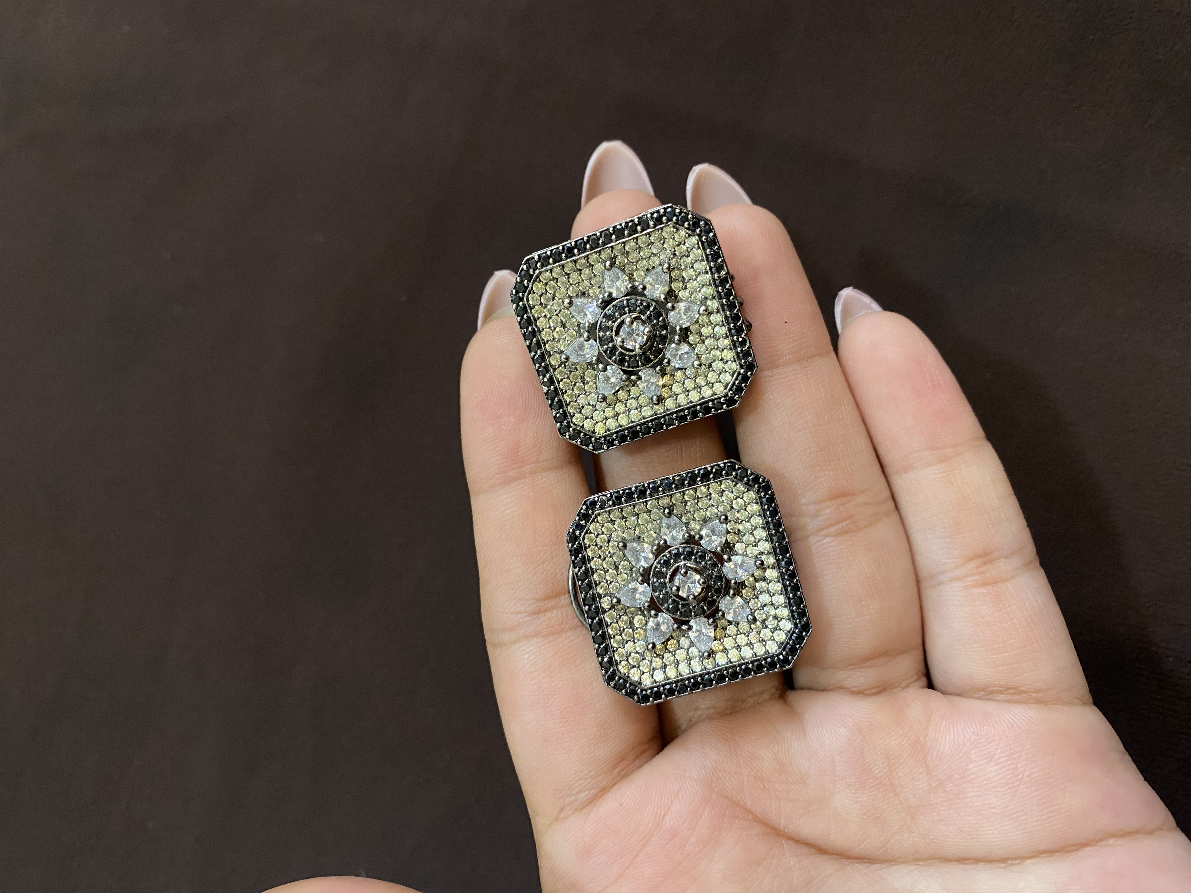 YELLOW & BLACK ELEGANT NANO SETTING TOPS