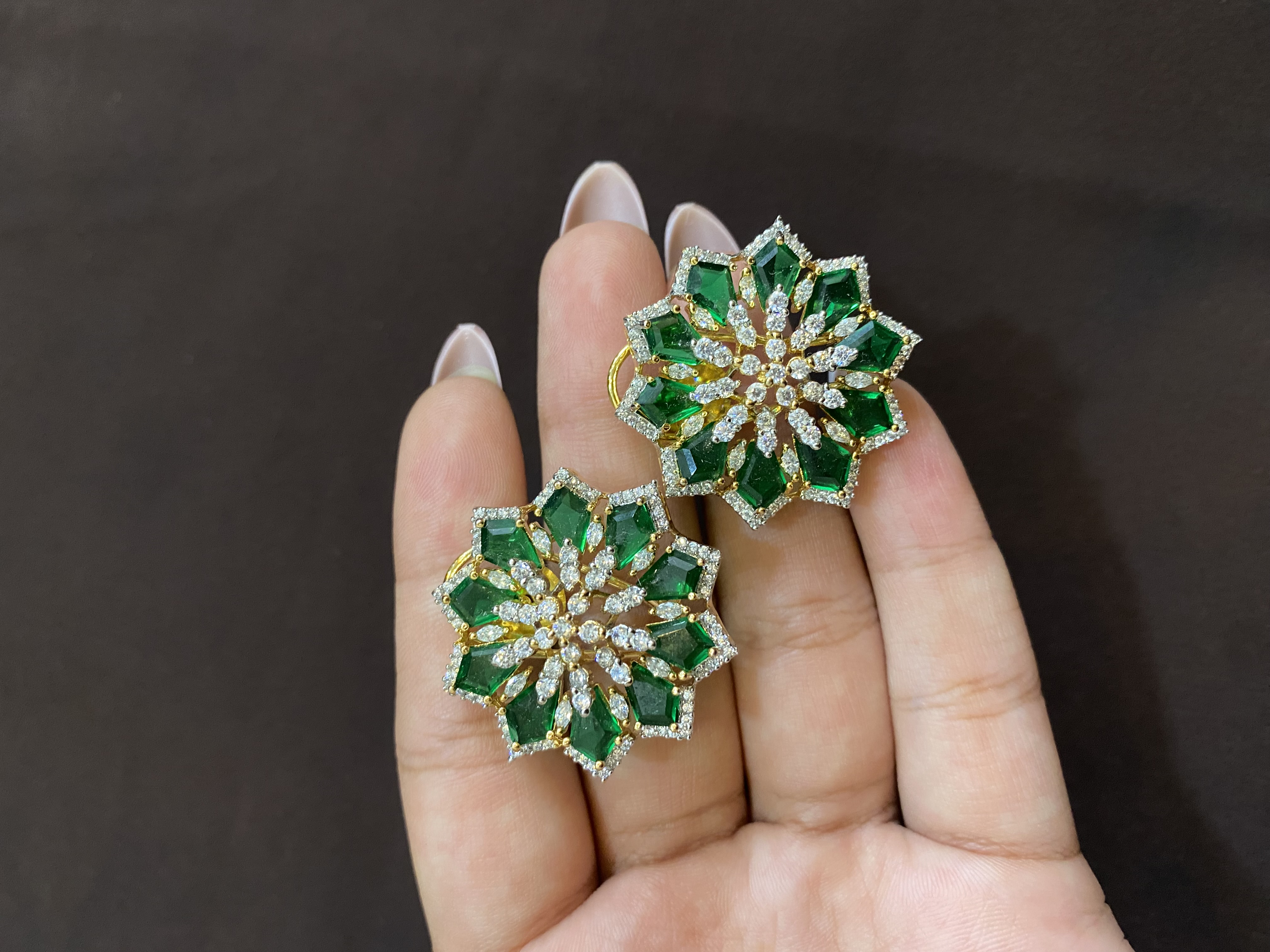 FLORAL DESIGN WITH GREEN STONE TOPS