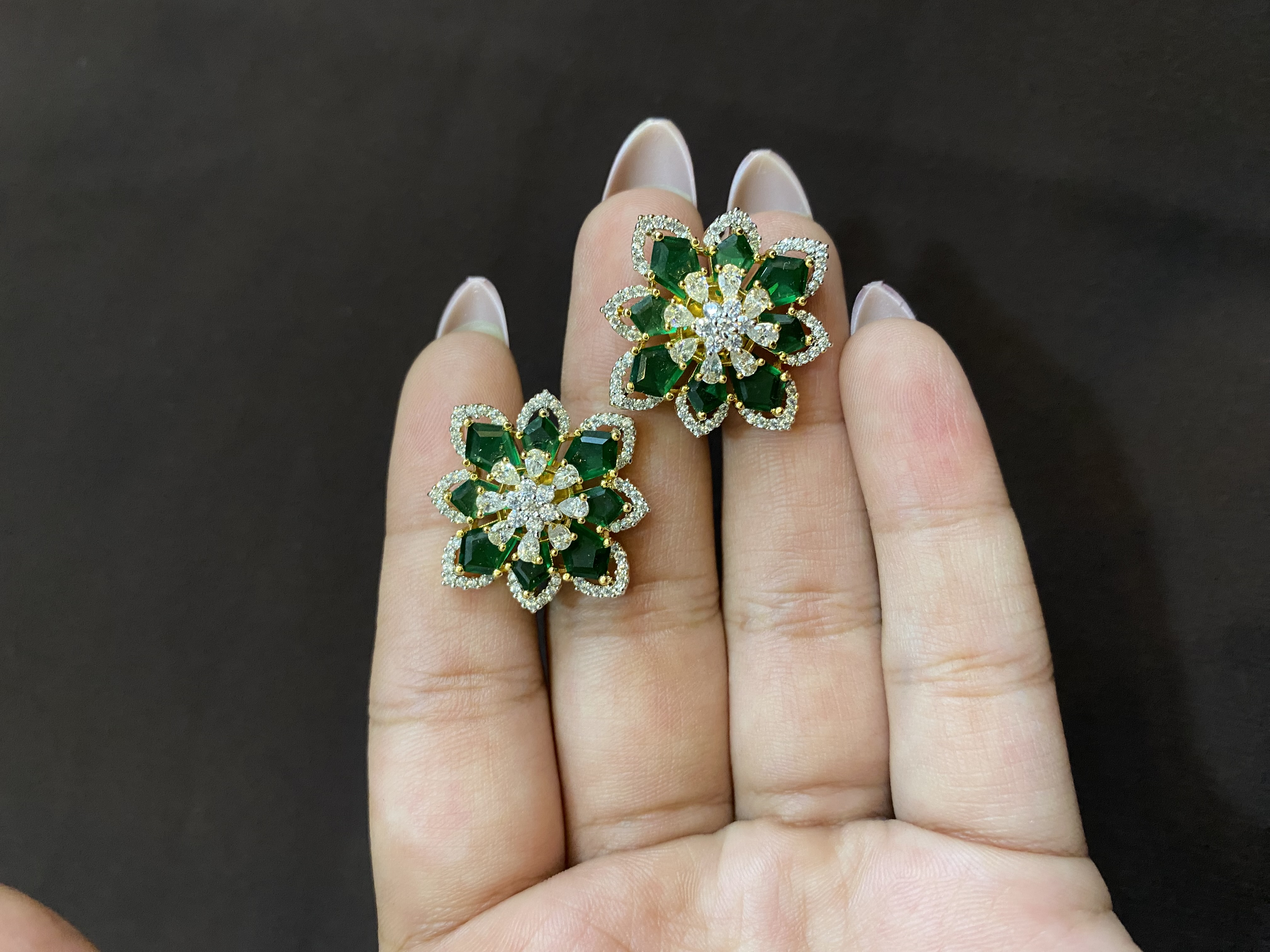 STAR SHAPED GREEN DIAMOND TOPS