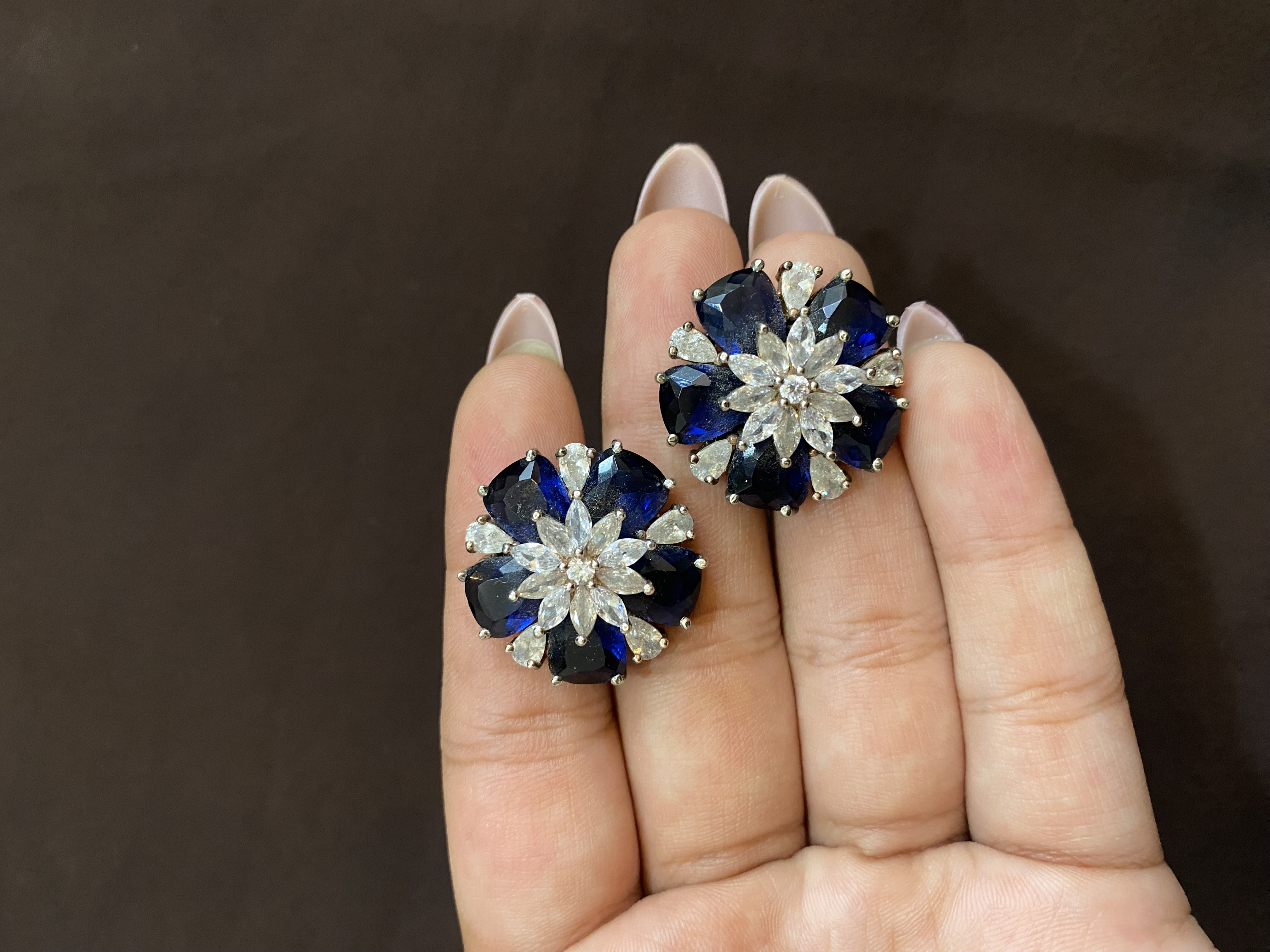 ELEGANT SAPPHIRE STONE TOPS WITH WHITE DIAMONDS